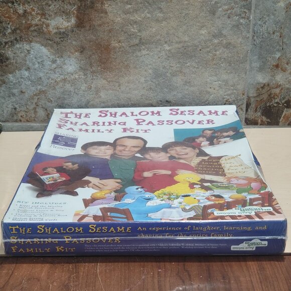 The Shalom Sesame Sharing Passover Family Kit Sealed - Picture 2 of 11